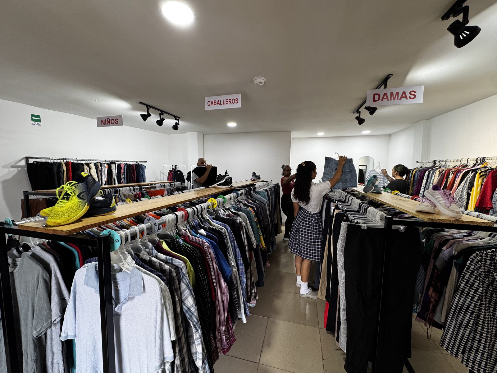 Ambiente y clientes en Ruta Norte, Pedregal